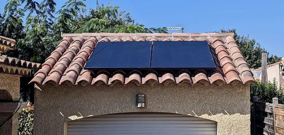 Kit panneau solaire plug and play : le guide 2025