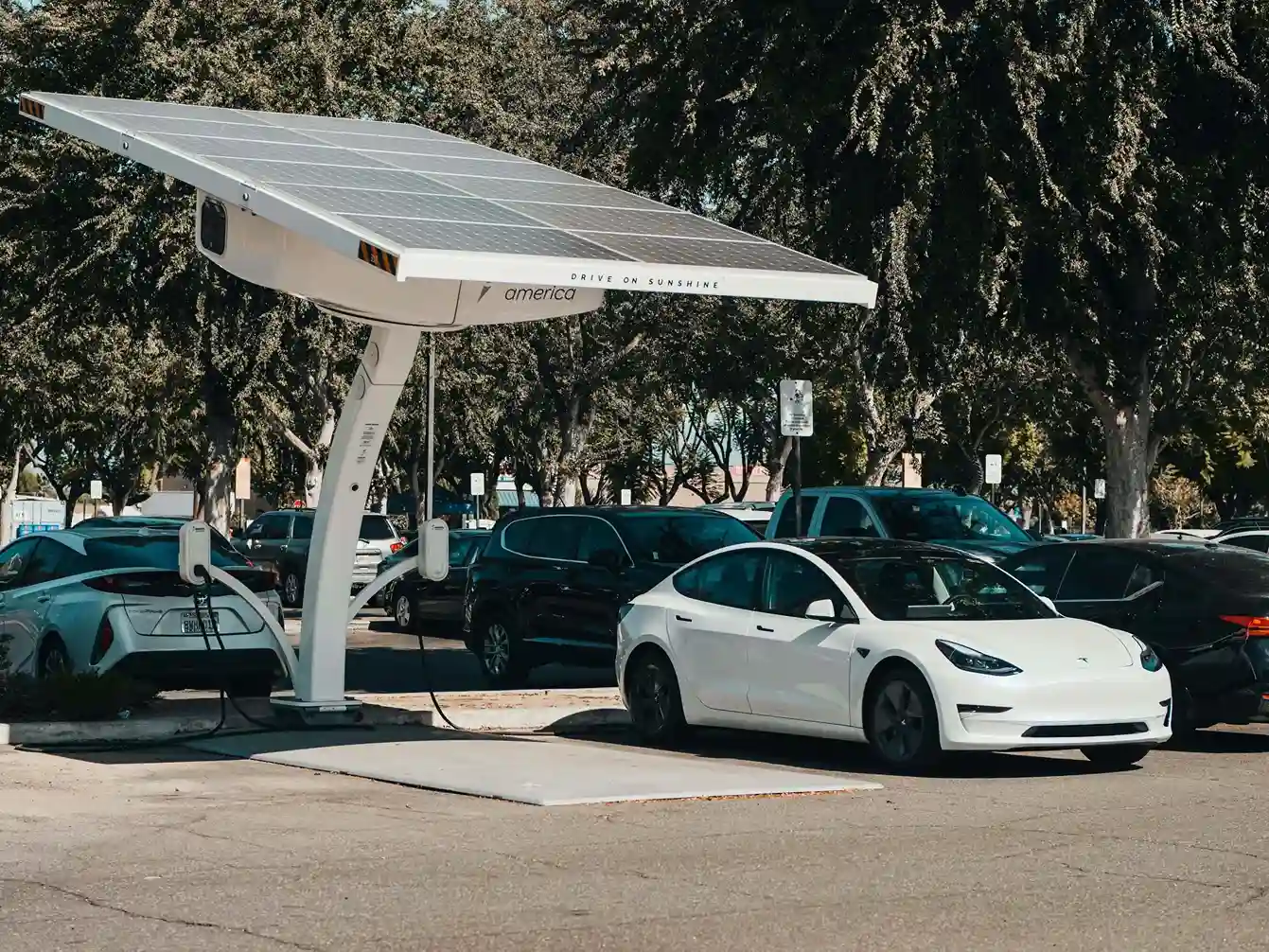 Panneau solaire et voiture : le guide 2025 !