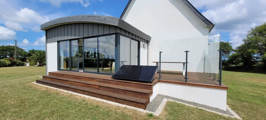PANNEAU SOLAIRE À BRANCHER SUR PRISE 220V SUNETHIC PANNEAU SOLAIRE À BRANCHER SUR PRISE 220V SUNETHIC