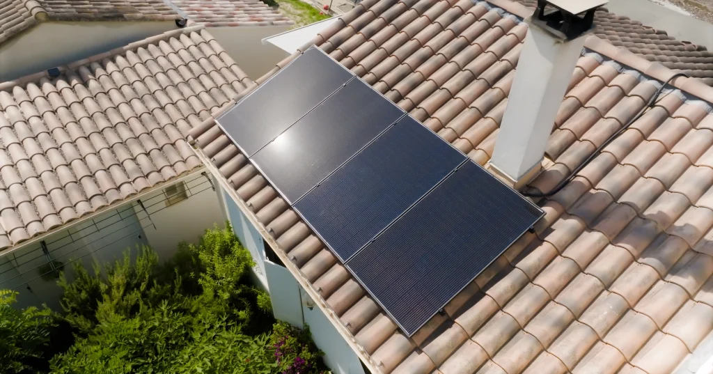 Installation Panneau Solaire Toiture Inclinée - Mon Kit Solaire​