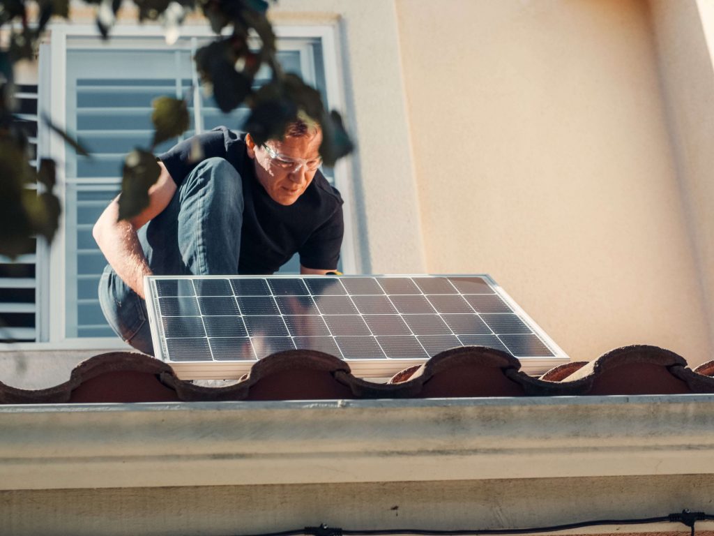 installer support panneau solaire maison