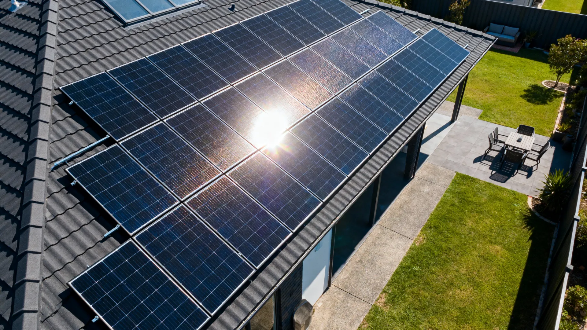 Quelle est la différence entre un panneau solaire et un panneau photovoltaïque ?