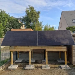 panneaux solaires sur prise station solaire plug and play