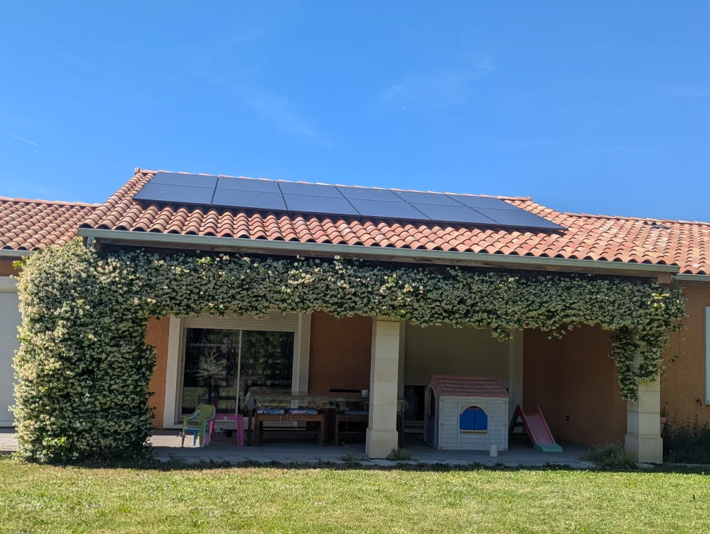 Panneaux solaires toiture maison Panneaux solaires toiture maison