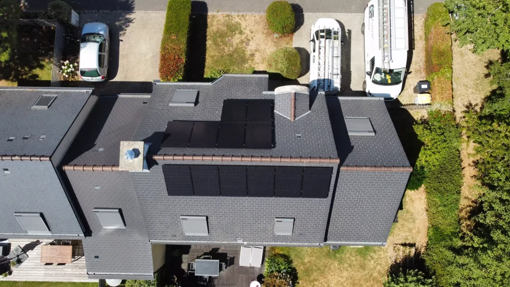 INSTALLATION DE PANNEAUX SOLAIRES SUR TOIT INSTALLATION DE PANNEAUX SOLAIRES SUR TOIT